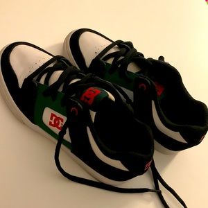 Size 3 dc skate shoes